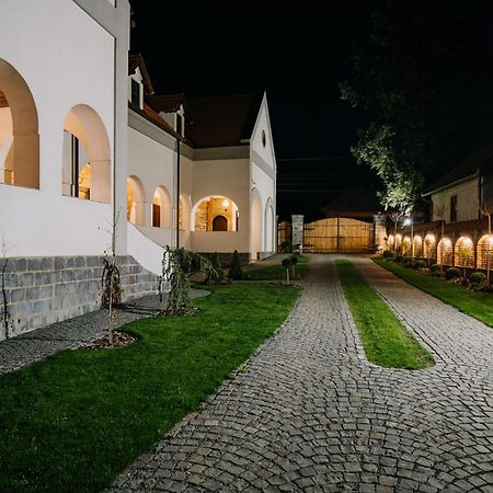 Molnos Kuria Pension Корунд Экстерьер фото