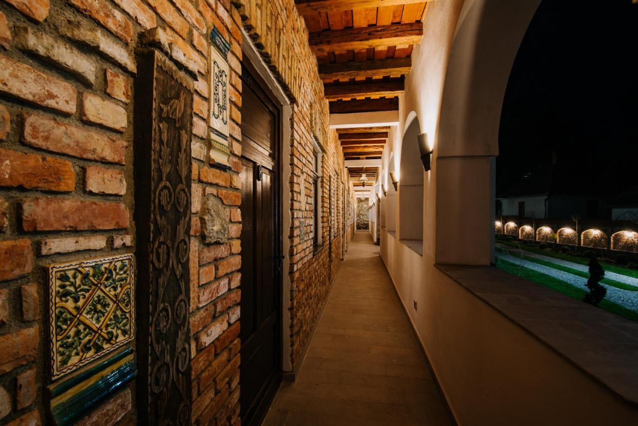 Molnos Kuria Pension Корунд Экстерьер фото