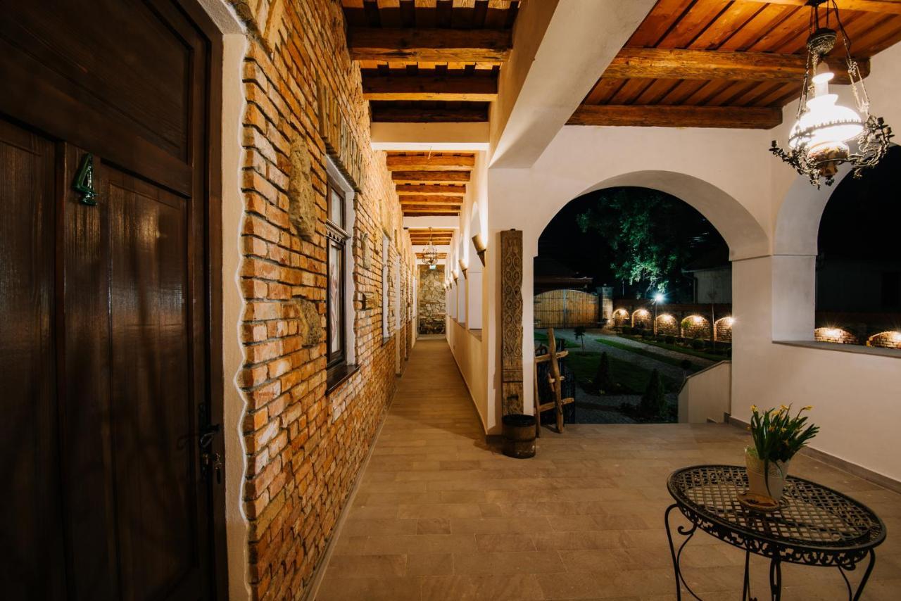 Molnos Kuria Pension Корунд Экстерьер фото