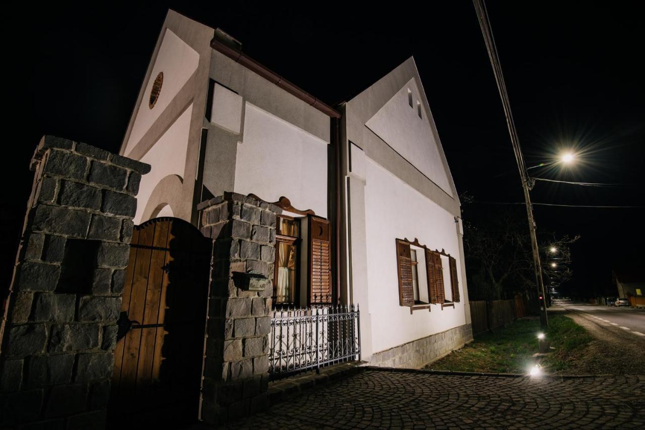 Molnos Kuria Pension Корунд Экстерьер фото